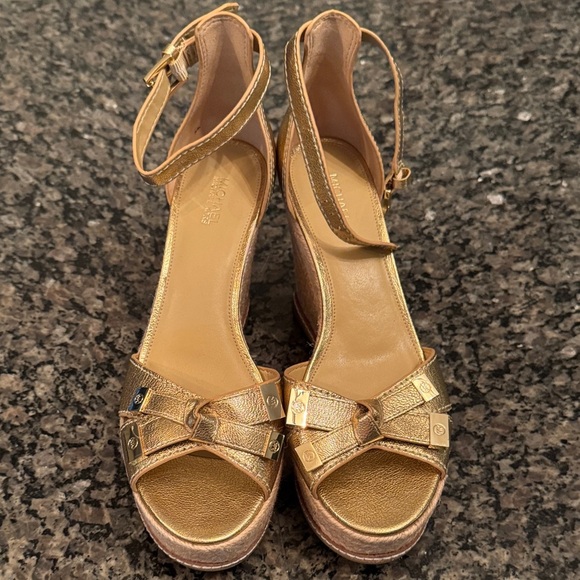 Michael Kors Metallic Gold Wedge espadrille Sandals NWOT 8.5 - Picture 7 of 15
